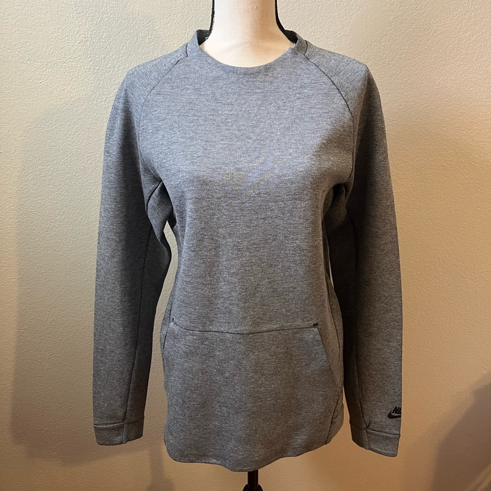 Nike sweater size Small